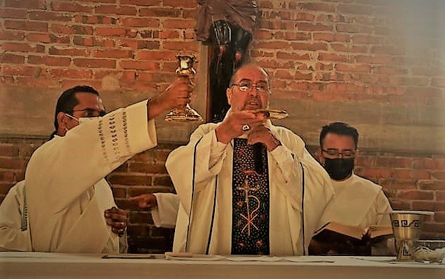 Monseñor Armando Colín, presentará al nuevo párroco de San Mateo Apóstol