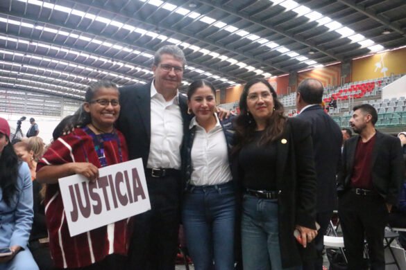 Irma Juan Carlos, mantuvo la pancarta de "Justicia"